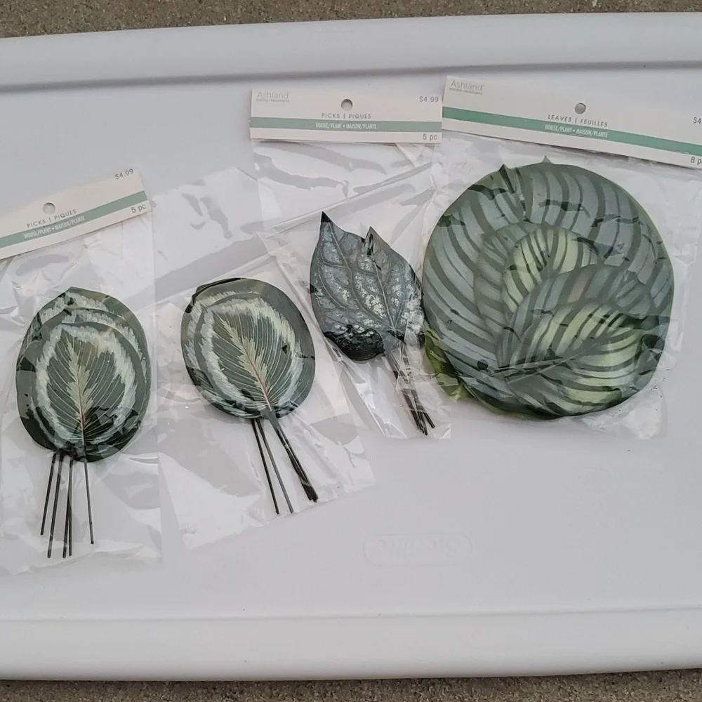 ASSORTED PACKAGES FAUX PICKS LEAVES